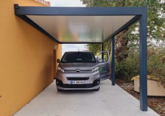 voiture sous caport
