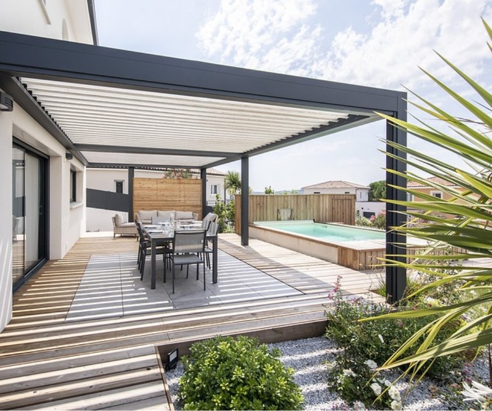 Abritez votre terrasse grâce à nos pergolas et abris en aluminium