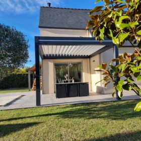 Pergola bioclimatique adossée de 4x4m