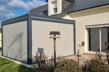 Pergola bioclimatique près d'Angers en alu avec stores et éclairage