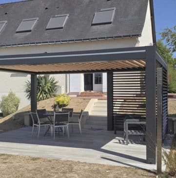 pergola bioclimatique vitrée villeveque outdoor project 49