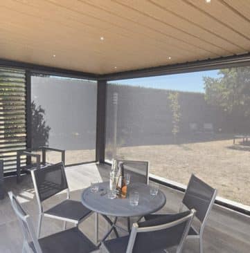 pergola bioclimatique vitrée villeveque outdoor project 49