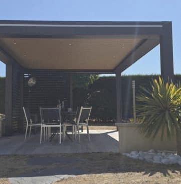 pergola bioclimatique vitrée villeveque outdoor project 49
