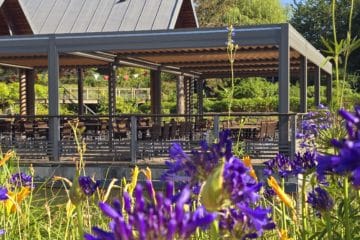 pergola bioclimatique du restaurant de Terra Botanica (49)